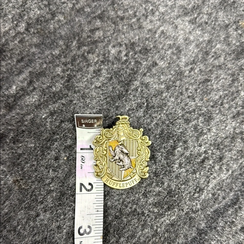 Harry Potter Hufflepuff Trading pin from Universal Studios